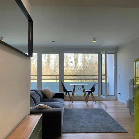 Hochwertige Luxuswohnung Mit Guter Verbindung Zum Flughafen Appartamento